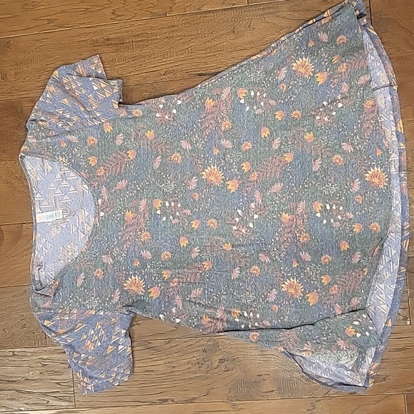 Lot of 6 Lularoe Tees, Classic and Irma, Size XS - Picture 2 of 7
